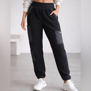 Alo Yoga Micro Sherpa High Waist Solstice Sweatpant Sz M EUC